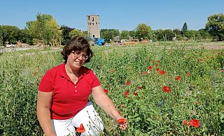 Die Vorfreude bei der Landesgartenschau-Geschäftsführerin Claudia Koch steigt. Zwei Monate vor der Eröffnung wurde die 24.000. Dauerkarte verkauft. - LGS Höxter 2023 Die Vorfreude bei der Landesgartenschau-Geschäftsführerin Claudia Koch steigt. Zwei Monate vor der Eröffnung wurde die 24.000. Dauerkarte verkauft. - LGS Höxter 2023
