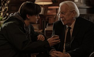 Craig (Jaeden Martell) verbindet mit Mr. Harrigan (Donald Sutherland) eine besondere Freundschaft. Dem alten Mann schenkt er ein neues iPhone. - Nicole Rivelli/Netflix Craig (Jaeden Martell) verbindet mit Mr. Harrigan (Donald Sutherland) eine besondere Freundschaft. Dem alten Mann schenkt er ein neues iPhone. - Nicole Rivelli/Netflix