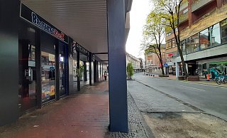 In diesem Bereich der Marienstraße schlugen und traten die Angreifer auf ihr Opfer ein. Der 30-Jährige überlebte den Angriff letztlich nicht. - Lena Henning In diesem Bereich der Marienstraße schlugen und traten die Angreifer auf ihr Opfer ein. Der 30-Jährige überlebte den Angriff letztlich nicht. - Lena Henning
