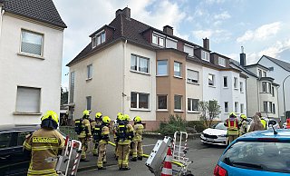 Im Keller eines Mehrfamilienhauses an der Albinstraße brannte ein Haushaltsgroßgerät. Durch den schnellen Einsatz der Feuerwehr Paderborn konnte der Schaden gering gehalten werden. - © 2024 Ralph Meyer. Alle Inhalte urheberrechtlich geschützt. Im Keller eines Mehrfamilienhauses an der Albinstraße brannte ein Haushaltsgroßgerät. Durch den schnellen Einsatz der Feuerwehr Paderborn konnte der Schaden gering gehalten werden. - © 2024 Ralph Meyer. Alle Inhalte urheberrechtlich geschützt.