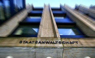 Die Staatsanwaltschaft Bielefeld hat ein junges Trio angeklagt, das zwei Raubüberfälle an den Parkplätzen Sültebusch und Moorsbachallee in Bad Oeynhausen begangen haben soll. - BIELEFELD Die Staatsanwaltschaft Bielefeld hat ein junges Trio angeklagt, das zwei Raubüberfälle an den Parkplätzen Sültebusch und Moorsbachallee in Bad Oeynhausen begangen haben soll. - BIELEFELD
