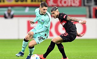 SCP-Edeltechniker Florent Muslija umkurvt in dieser Szene Leverkusens Exequiel Palacios, der jedoch in der 28. Minute das 2:0 für die Werkself erzielten sollte. - dpa/Federico Gambarini SCP-Edeltechniker Florent Muslija umkurvt in dieser Szene Leverkusens Exequiel Palacios, der jedoch in der 28. Minute das 2:0 für die Werkself erzielten sollte. - dpa/Federico Gambarini