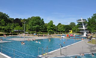 Das Rolandsbad in Paderborn hat während der Ferien täglich geöffnet. - Simon Schulz (Archivfoto) Das Rolandsbad in Paderborn hat während der Ferien täglich geöffnet. - Simon Schulz (Archivfoto)