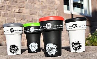 Die Mehrwegbecher „backCUP“ können beim Kreis Höxter gegen eine Gebühr für Weihnachtsfeiern in den Vereinen oder Weihnachtsmärkte in den Städten ausgeliehen werden. - Kreis Höxter Die Mehrwegbecher „backCUP“ können beim Kreis Höxter gegen eine Gebühr für Weihnachtsfeiern in den Vereinen oder Weihnachtsmärkte in den Städten ausgeliehen werden. - Kreis Höxter