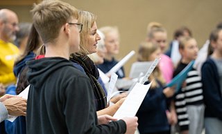 Die Proben für die Premiere des Stücks "Die Biene Maja" laufen auch Hochtouren. Die Premiere ist Ende Mai 2024. - Freilichtbühne Bökendorf Die Proben für die Premiere des Stücks "Die Biene Maja" laufen auch Hochtouren. Die Premiere ist Ende Mai 2024. - Freilichtbühne Bökendorf