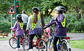 Zahlreiche Bielefelder Straßen werden von Kindern als Schulweg genutzt - auf einigen davon kommt es vermehrt zu Unfällen. - Maurizio Gambarini Zahlreiche Bielefelder Straßen werden von Kindern als Schulweg genutzt - auf einigen davon kommt es vermehrt zu Unfällen. - Maurizio Gambarini