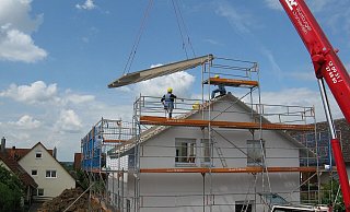 Unter anderem auf Baustellen wurde gegen die gesetzliche Arbeitsruhe verstoßen. (Symbolbild) - Nutzer "2211438"/Pixabay Unter anderem auf Baustellen wurde gegen die gesetzliche Arbeitsruhe verstoßen. (Symbolbild) - Nutzer "2211438"/Pixabay