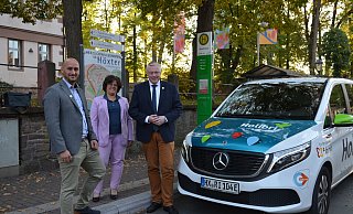 Jan Sommer, Claudia Koch und Bürgermeister Daniel Hartmann freuen sich über die Kooperation mit der Verbundgesellschaft Paderborn/Höxter. - Nicole Fischer Jan Sommer, Claudia Koch und Bürgermeister Daniel Hartmann freuen sich über die Kooperation mit der Verbundgesellschaft Paderborn/Höxter. - Nicole Fischer