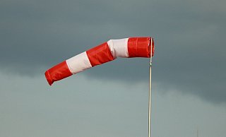 Nach dem Schnee kommt der Wind: Auch im Kreis Gütersloh sollten Menschen auf herabfallende Gegenstände und Äste achten. - Pixabay/Symbolbild Nach dem Schnee kommt der Wind: Auch im Kreis Gütersloh sollten Menschen auf herabfallende Gegenstände und Äste achten. - Pixabay/Symbolbild