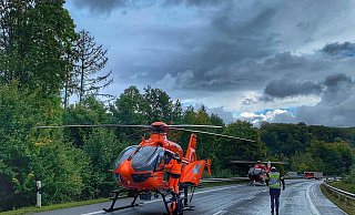 Bei dem schweren Unfall auf der Bundesstraße 252 waren zwei Rettungshubschrauber im Einsatz. - Feuerwehr Brakel Bei dem schweren Unfall auf der Bundesstraße 252 waren zwei Rettungshubschrauber im Einsatz. - Feuerwehr Brakel
