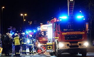 An der Jöllenbecker Straße in Bielefeld ist ein Container in Brand geraten. - Jürgen Mahncke An der Jöllenbecker Straße in Bielefeld ist ein Container in Brand geraten. - Jürgen Mahncke