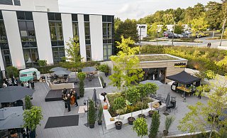 Das Außengelände des Unternehmens wird regionalen Food-Ständen Platz bieten. - Nolte-Küchen Das Außengelände des Unternehmens wird regionalen Food-Ständen Platz bieten. - Nolte-Küchen