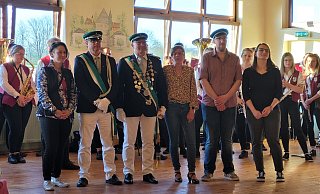 Der König und sein Hofstaat: Alexia Schmidt und Ralf Helmes, König Mario Löhnert und Königin Alexandra Löhnert-Niggemann, Bernd-Stephan Laaks und Annika Kiene. - Schützen Sommersell Der König und sein Hofstaat: Alexia Schmidt und Ralf Helmes, König Mario Löhnert und Königin Alexandra Löhnert-Niggemann, Bernd-Stephan Laaks und Annika Kiene. - Schützen Sommersell