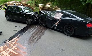Der VW prallte nahezu frontal in den entgegenkommenden Ford im Wiehengebirge. - Polizei Minden-Lübbecke Der VW prallte nahezu frontal in den entgegenkommenden Ford im Wiehengebirge. - Polizei Minden-Lübbecke