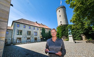Neueröffnung für Frühjahr 2025 geplant: Christine Harodt, Technische Leiterin des ISB, vor dem Lokal im Hauptgebäude der Sparrenburg. - Andreas Zobe Neueröffnung für Frühjahr 2025 geplant: Christine Harodt, Technische Leiterin des ISB, vor dem Lokal im Hauptgebäude der Sparrenburg. - Andreas Zobe