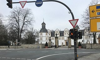 Die Schlosskreuzung in Schloß Neuhaus. Auch diese wird demnächst anders geschaltet. - Stadt Paderborn Die Schlosskreuzung in Schloß Neuhaus. Auch diese wird demnächst anders geschaltet. - Stadt Paderborn