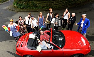 Das inklusive Tanzorchester van Schulke soll den Samstagabend zu einer Party machen. - www.neubauerphotos.com Das inklusive Tanzorchester van Schulke soll den Samstagabend zu einer Party machen. - www.neubauerphotos.com