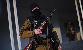 Ein ukrainischer Soldat erwartet am 25. Februar in Kiew den Angriff der russischen Armee. Der Krieg in Osteuropa hat auch Auswirkungen auf den Kreis Minden-Lübbecke. - AFP or licensors Ein ukrainischer Soldat erwartet am 25. Februar in Kiew den Angriff der russischen Armee. Der Krieg in Osteuropa hat auch Auswirkungen auf den Kreis Minden-Lübbecke. - AFP or licensors