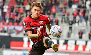 Calvin Brackelmann, hier im Trikot des FC Ingolstadt, ist ab sofort für den SC Paderborn im Einsatz. Der 1,96 Meter große Innenverteidiger wird seine Spielpraxis aber wohl erst einmal in der U21 sammeln. - picture alliance Calvin Brackelmann, hier im Trikot des FC Ingolstadt, ist ab sofort für den SC Paderborn im Einsatz. Der 1,96 Meter große Innenverteidiger wird seine Spielpraxis aber wohl erst einmal in der U21 sammeln. - picture alliance