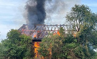 Ein Raub der Flammen wurde die Feldscheune bei Körbecke in Richtung Bühne am Montag. - FFW Borgentreich Ein Raub der Flammen wurde die Feldscheune bei Körbecke in Richtung Bühne am Montag. - FFW Borgentreich