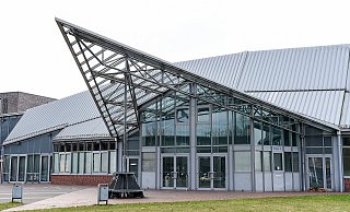 In der Seidensticker Halle sind aktuell noch 180 Geflüchtete aus der Ukraine untergebracht. Müssten Veranstaltungen deshalb ausfallen, würde es teuer. - Christian Weische In der Seidensticker Halle sind aktuell noch 180 Geflüchtete aus der Ukraine untergebracht. Müssten Veranstaltungen deshalb ausfallen, würde es teuer. - Christian Weische