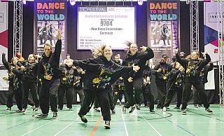 Die inklusive Tanzgruppe der Tanzschule Hull hat ihre Premiere beim Girls Snow Cup. - Tanzschule Hull Die inklusive Tanzgruppe der Tanzschule Hull hat ihre Premiere beim Girls Snow Cup. - Tanzschule Hull