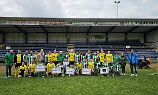 Beim Spiel des SC Aleviten Paderborn gegen TuS Sennelager III setzen Spieler und Betreuer ein Zeichen. - SC Aleviten Beim Spiel des SC Aleviten Paderborn gegen TuS Sennelager III setzen Spieler und Betreuer ein Zeichen. - SC Aleviten