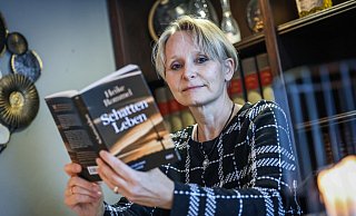 Heike Rommel hat auch nach dem sechsten Fall weiter Spaß am Krimi-Schreiben. Ihr Band „Schattenleben“ ist soeben erschienen. - Sarah Jonek Heike Rommel hat auch nach dem sechsten Fall weiter Spaß am Krimi-Schreiben. Ihr Band „Schattenleben“ ist soeben erschienen. - Sarah Jonek