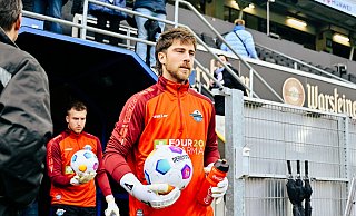 SCP-Kapitän Jannik Huth könnte seine Rolle als Paderborns Nummer eins an Pelle Boevink (hinten) verlieren. - Besim Mazhiqi SCP-Kapitän Jannik Huth könnte seine Rolle als Paderborns Nummer eins an Pelle Boevink (hinten) verlieren. - Besim Mazhiqi