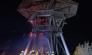 Die Feuerwehr konnte den Brand binnen kurzer Zeit löschen. Dennoch sind die Schäden immens. - Müther/Freiwillige Feuerwehr Horn-Bad Meinberg Die Feuerwehr konnte den Brand binnen kurzer Zeit löschen. Dennoch sind die Schäden immens. - Müther/Freiwillige Feuerwehr Horn-Bad Meinberg