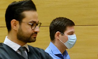 Nach langem Schweigen gab Sinan K. (r.) vor Gericht nun über seinen Verteidiger Ali Mojab ein Geständnis ab. - Andreas Zobe Nach langem Schweigen gab Sinan K. (r.) vor Gericht nun über seinen Verteidiger Ali Mojab ein Geständnis ab. - Andreas Zobe