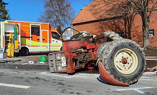 Der Trecker wurde bei dem Unfall auf der K 5 völlig zerstört. - Madita Schellenberg Der Trecker wurde bei dem Unfall auf der K 5 völlig zerstört. - Madita Schellenberg