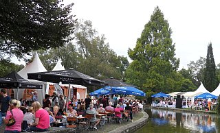 Das Gourmet-Festival "Hochstift à la carte" lockt viele Besucher in die Paderborner Innenstadt. - Jemina Wittig Das Gourmet-Festival "Hochstift à la carte" lockt viele Besucher in die Paderborner Innenstadt. - Jemina Wittig