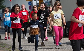 Beim Sponsorenlauf des Fördervereins gingen 160 Kinder an den Start und gaben ihr Bestes. - Imme Lohmeyer-Lorek Beim Sponsorenlauf des Fördervereins gingen 160 Kinder an den Start und gaben ihr Bestes. - Imme Lohmeyer-Lorek