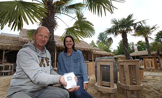 Die Schausteller Frank und Ramona Berghaus geben sich zuversichtlich, dass die Sommersaison trotz verschärfter Corona-Vorgaben zu stemmen sein wird. Unter anderem wird eine Anmeldung über die "Luca"-App von den Gästen gefordert. - Peter Steinert Die Schausteller Frank und Ramona Berghaus geben sich zuversichtlich, dass die Sommersaison trotz verschärfter Corona-Vorgaben zu stemmen sein wird. Unter anderem wird eine Anmeldung über die "Luca"-App von den Gästen gefordert. - Peter Steinert