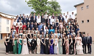 Die Schüler der Abschlussklassen der Birger-Forell-Sekundarschule. - Foto Pescht Die Schüler der Abschlussklassen der Birger-Forell-Sekundarschule. - Foto Pescht