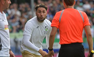 FC Güterslohs Trainer Julian Hesse musste drei Niederlagen in drei Spielen einstecken. - Jens Dünhölter FC Güterslohs Trainer Julian Hesse musste drei Niederlagen in drei Spielen einstecken. - Jens Dünhölter