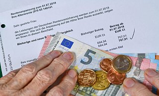 Mit dem neuen Rentenpaket soll es eine deutliche Rentenanpassung geben. - picture alliance / Bildagentur-online/Joko Mit dem neuen Rentenpaket soll es eine deutliche Rentenanpassung geben. - picture alliance / Bildagentur-online/Joko