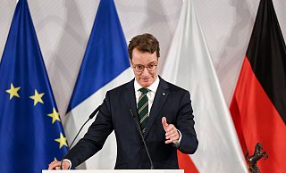 Hendrik Wüst (CDU), Ministerpräsident des Landes Nordrhein-Westfalen, spricht im Interview mit dieser Redaktion. - Rolf Vennenbernd/dpa Hendrik Wüst (CDU), Ministerpräsident des Landes Nordrhein-Westfalen, spricht im Interview mit dieser Redaktion. - Rolf Vennenbernd/dpa