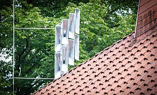 Eine von 60 neu installierten Sirenen in Bielefeld sitzt auf dem Dach der Kita Nordpark. In dieser Woche heulen sie alle gleichzeitig los. - Mike-Dennis Müller / www.mdm.photo Eine von 60 neu installierten Sirenen in Bielefeld sitzt auf dem Dach der Kita Nordpark. In dieser Woche heulen sie alle gleichzeitig los. - Mike-Dennis Müller / www.mdm.photo
