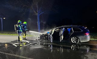 Der BMW geriet durch einen technischen Defekt in Brand. - Thorsten Heß Der BMW geriet durch einen technischen Defekt in Brand. - Thorsten Heß