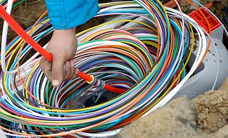 Die Glasfaserkabel sind der Standard für schnelles Internet. - Deutsche Glasfaser / Martin Wissen (Archivbild) Die Glasfaserkabel sind der Standard für schnelles Internet. - Deutsche Glasfaser / Martin Wissen (Archivbild)