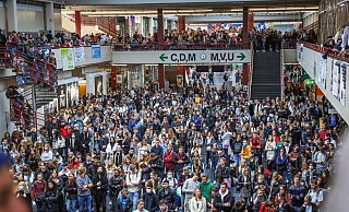 An der Universität Bielefeld kommen viele Menschen zusammen. Geschlechtsbezogene Gewalt kommt auch dort vor. Uni und Asta ergreifen dafür Maßnahmen. - Sarah Jonek An der Universität Bielefeld kommen viele Menschen zusammen. Geschlechtsbezogene Gewalt kommt auch dort vor. Uni und Asta ergreifen dafür Maßnahmen. - Sarah Jonek
