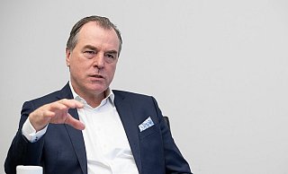 Das Verwaltungsgericht Minden hat die vom Tönnies-Konzern angestrengte Klage gegen Teile der Schließungsverfügung vom 17. Juni 2020 abgewiesen. Der von Clemens Tönnies (Foto) geführte Fleischkonzern konnte seinen Standpunkt nicht ausreichend belegen. - dpa Das Verwaltungsgericht Minden hat die vom Tönnies-Konzern angestrengte Klage gegen Teile der Schließungsverfügung vom 17. Juni 2020 abgewiesen. Der von Clemens Tönnies (Foto) geführte Fleischkonzern konnte seinen Standpunkt nicht ausreichend belegen. - dpa
