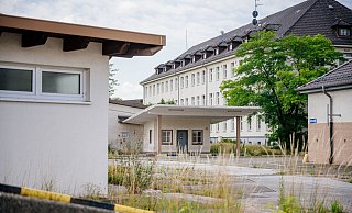 Das Gebiet Waldkamp soll zu einem attraktiven Wohnstandort für verschiedene Bevölkerungsgruppen werden, sowohl in Mehrfamilienhäusern als auch mit Doppel- und Reihenhäusern in insgesamt rund 300 Wohneinheiten. - Besim Mazhiqi Das Gebiet Waldkamp soll zu einem attraktiven Wohnstandort für verschiedene Bevölkerungsgruppen werden, sowohl in Mehrfamilienhäusern als auch mit Doppel- und Reihenhäusern in insgesamt rund 300 Wohneinheiten. - Besim Mazhiqi