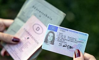 Alte Führerscheine, ob grau oder rosa, müssen zum Stichtag 19. Januar 2023 umgetauscht werden. Sonst droht bei einer Polizeikontrolle ein Verwarngeld. - Oliver Krato Alte Führerscheine, ob grau oder rosa, müssen zum Stichtag 19. Januar 2023 umgetauscht werden. Sonst droht bei einer Polizeikontrolle ein Verwarngeld. - Oliver Krato