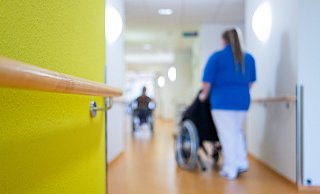 Anfang September wurden die Mindestlöhne in der Pflege angehoben. Die Personalnot hat sich dadurch im Kreis Minden-Lübbecke nicht verändert. - picture alliance/dpa Anfang September wurden die Mindestlöhne in der Pflege angehoben. Die Personalnot hat sich dadurch im Kreis Minden-Lübbecke nicht verändert. - picture alliance/dpa