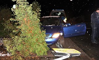 Am Ortseingang von Sennelager verunglückte der verdächtigte Flüchtende mit dem gestohlenen Cabrio. - Polizei Paderborn Am Ortseingang von Sennelager verunglückte der verdächtigte Flüchtende mit dem gestohlenen Cabrio. - Polizei Paderborn