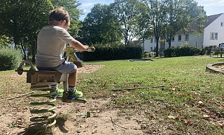 Auf vielen Spielplätzen wurden Geräte abgebaut und bis heute nicht ersetzt. mancherorts herrscht weitgehende Leere. - Felix Eisele Auf vielen Spielplätzen wurden Geräte abgebaut und bis heute nicht ersetzt. mancherorts herrscht weitgehende Leere. - Felix Eisele