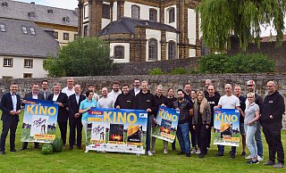 Vorfreude auf Dirty Dancing, Sonne und Beton und Manta Manta – Zwoter Teil beim Organisationsteam des Bürener Open-Air-Kino und den Sponsoren. - Stadt Büren Vorfreude auf Dirty Dancing, Sonne und Beton und Manta Manta – Zwoter Teil beim Organisationsteam des Bürener Open-Air-Kino und den Sponsoren. - Stadt Büren